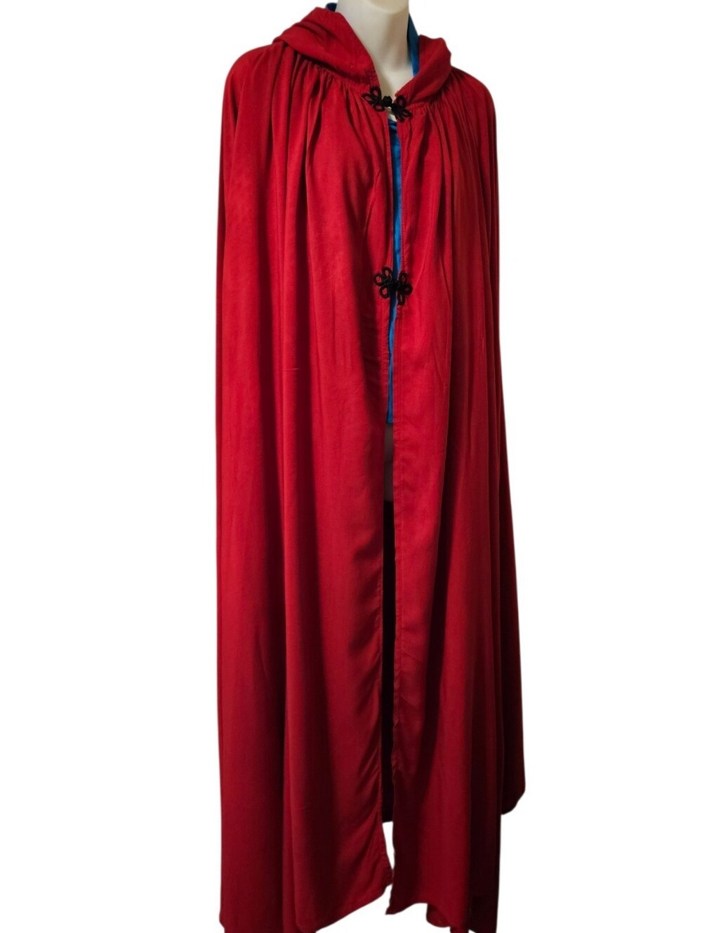 Red Hooded Cape Rope Nut Closure In Front